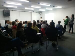 Municipio capacita a empleados y profesionales en plataforma web para presentación de planos de construcción con pago virtual.