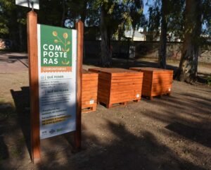 La municipalidad distribuye composteras comunitarias en plazas y parques de Bahía Blanca