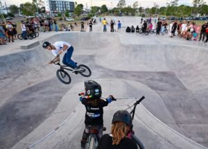 Evento de skate con escuela