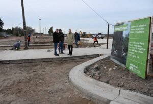 El intendente Héctor Gay supervisó la construcción de una rotonda en la intersección de calles Rincón