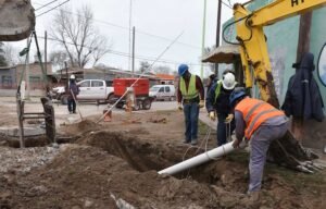 La obra de ampliación de la red cloacal en barrio Thompson llegó al 90% de avance. El proyecto de 47 millones de pesos beneficiará a más de 670 familias en 82 cuadras