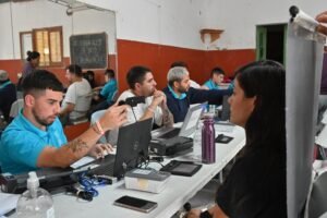 Operativo gratuito del Registro de Personas para tramitar DNI en diferentes barrios de la ciudad.