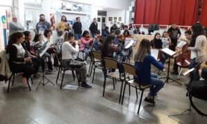 Inician clases de la Orquesta-Escuela Municipal Infantil y Juvenil Barrio Miramar para niños y adolescentes.