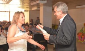 El Hospital Interzonal General Dr. José Penna reconoció a instituciones y agrupaciones que colaboran permanentemente con su labor. El intendente Héctor Gay destacó el compromiso y entrega de estas organizaciones que reflejan lo mejor de la sociedad bahiense.