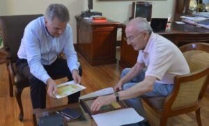 El intendente Héctor Gay recibió en su despacho al Dr. Oscar Mele