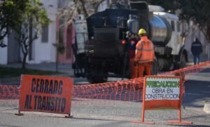 Cortes viales programados en calles Moreno y Blandengues por reencarpetado asfáltico con desvíos de transporte público.