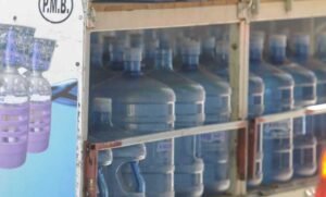 El Departamento de Bromatología realizó un relevamiento de aguas envasadas comercializadas en bidones. Se listaron 15 marcas que cumplen con la habilitación y normativa. Se recomenda limpiar el dispenser