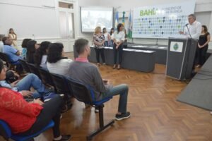 El municipio entregó certificados a agentes e instructores del Programa de Capacitación y Desarrollo. La ceremonia incluyó reconocimientos a participantes en roles administrativos
