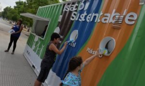 Estación Sustentable Móvil atiende reciclaje de lunes a viernes en Alem y Córdoba.