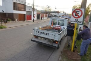 Se prohíbe estacionar en acera impar de Láinez entre Misioneros e Indiada por Ordenanza 20018.