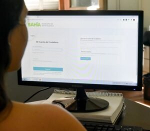 El Municipio de Bahía Blanca permite obtener el Certificado de Información Catastral y Urbanística exclusivamente de manera online a través del portal municipal. Los ciudadanos pueden ingresar a la sección Servicios