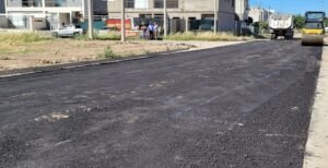 El intendente Gay recorrió dos obras de pavimentación en ejecución. Se pavimenta calle Cipoletti (33 millones de pesos) con 800 metros de cordón cuneta