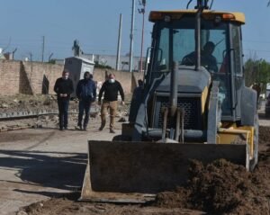 Iniciaron los trabajos de pavimentación en calle Cambaceres
