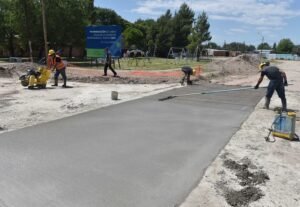La Municipalidad finaliza la pavimentación de calle Tarija entre Tierra del Fuego y Paunero