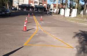 La Secretaría de Movilidad Urbana delimitó carriles de tránsito en las instituciones escolares del Parque de Mayo