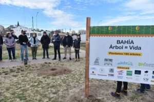 Se plantaron 180 nuevos árboles en el paseo lineal de Calle Cuyo (entre avenida Alem y La Falda) como parte del programa 'Soy Árbol' y Plan Director de Arbolado Urbano. En el último año se han plantado más de 2500 ejemplares en espacios públicos de la ciudad.