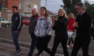 Villa Rosas estrenó iluminación LED y pista de salud en nuevo espacio público.
