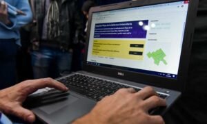 Bahía lanza plataforma de participación ciudadana para elegir online el rediseño de la Plaza de la Reforma Universitaria.
