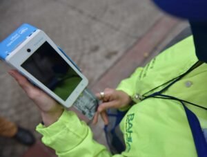 El municipio habilitó el pago del estacionamiento medido mediante posnet con tarjetas de débito