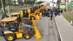 Municipio entrega 11 máquinas pesadas a delegaciones con inversión de 845 millones de pesos.
