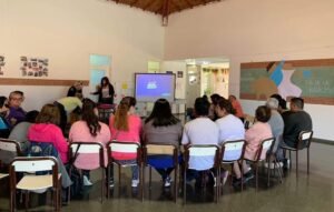 Municipalidad lanza taller sobre noviazgos sin violencia dirigido a escuelas medias e instituciones.