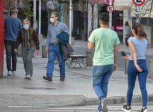 Intendente Gay habilita nuevas actividades y servicios durante aislamiento con protocolos sanitarios obligatorios.