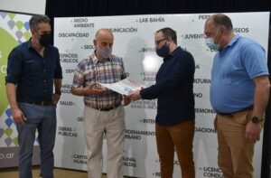 Carmelo Fioriti recibió la Medalla al Mérito del Honorable Concejo Deliberante por su fecunda trayectoria promoviendo la actividad coral en Bahía Blanca