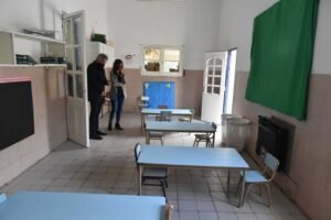El intendente Héctor Gay recorrió jardines de infantes de General Cerri donde se realizan refacciones edilicias. En el Jardín 906 se invierte 1