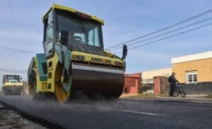 Susbielles inaugura plan de reencarpetado asfáltico por $512 millones con 32 cuadras iniciales.
