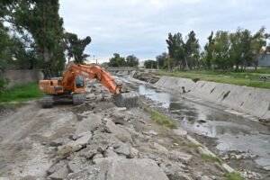 Susbielles anuncia inicio obras Canal Maldonado con inversión de 109 mil millones pesos. Reconstrucción integral de infraestructura hidráulica.