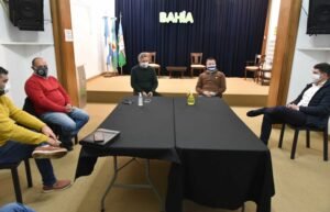 Héctor Gay se reunió con empresas de transporte para analizar la crisis del sector.