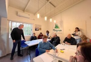 Reunión de gabinete en el barrio Patagonia con participación de vecinos donde se informó sobre avances en licitación para ensanchamiento de avenida 14 de Julio