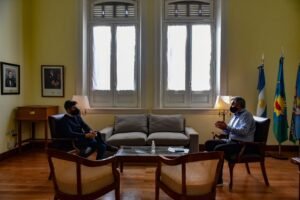 Intendente Gay presenta situación comercial crítica al gobierno bonaerense por aislamiento obligatorio.