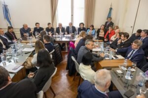 Susbielles encabezó defensa unánime legislativa del proyecto de planta de GNL en Bahía Blanca como ubicación estratégica para Argentina.