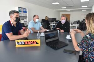 El intendente Héctor Gay visitó Lab Bahía y reafirmó el compromiso municipal con la transparencia institucional y gobierno abierto. Bahía Blanca lidera el Índice de Datos Abiertos en Argentina