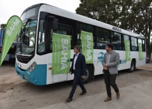 Bahía Transporte SAPEM incorporó dos colectivos 0KM con mejoras tecnológicas e instalaciones en su sede de calle Brickman.