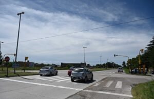 Entra en funcionamiento el nuevo semáforo ubicado en la intersección de Tres Sargentos y Avenida Jorge Newbery