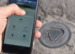 Sistema de estacionamiento medido con app Movilidad Park que permite consultar disponibilidad en tiempo real