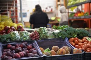Bahía Blanca adhiere al protocolo provincial para prevención de COVID-19 en mercados concentradores frutihortícolas.