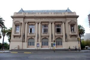 El Teatro Municipal presenta dos propuestas culturales: el concierto de milongas con Alberto D'Alessandro e invitados (hoy 21 hs) y un ensayo abierto del Ballet del Sur y Coro Estable (sábado 24