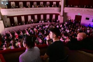 Agenda semanal de conciertos y eventos en espacios culturales municipales con artistas locales e invitados.