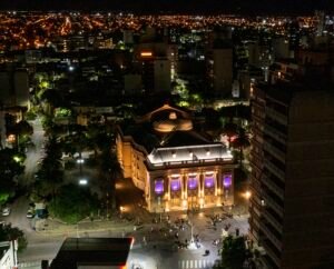 La banda Pecadora presenta un show a beneficio en el Teatro Municipal esta noche a las 21 hs. Se solicita donación de agua mineral para acceder. Reservas en línea disponibles.