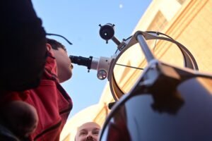 Nuevo horario de observaciones astronómicas lunes y miércoles en Bahía Hub. Entrada gratuita.