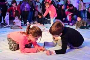 Se desarrollan actividades culturales y recreativas durante vacaciones de invierno en diversos espacios de la ciudad.