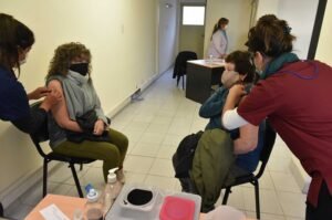 Información sobre los centros vacunatorios COVID-19 habilitados en Bahía Blanca con sus ubicaciones