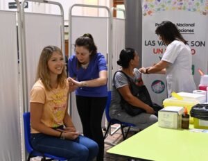 Se realizará una jornada de vacunación contra COVID-19 mañana de 15 a 19 hs en la Unidad Sanitaria Grünbein (La Rioja 5700)
