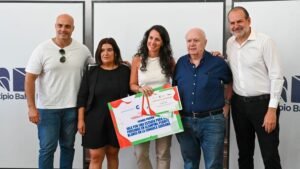 Se entregaron premios del concurso Vidrieras Navideñas 2024 con participación ciudadana y votación QR.