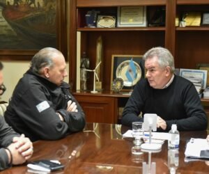El intendente Héctor Gay recibió al ministro de Seguridad bonaerense Sergio Berni para coordinar la distribución de 130 millones de pesos en fondos de seguridad. Acordaron reforzar patrulleros