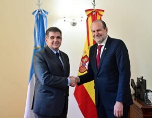 Intendente Susbielles recibió al embajador español para fortalecer colaboración bilateral.