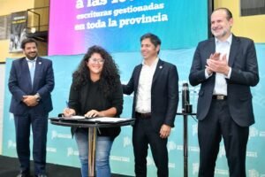 Gobernador Kicillof visitó Bahía Blanca con Susbielles. Recorridas por obra de viviendas y Puerto; entrega de ambulancias e inauguración de módulo de guardaparques.